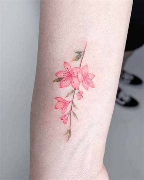 flor de jazmin tatuaje pequeño